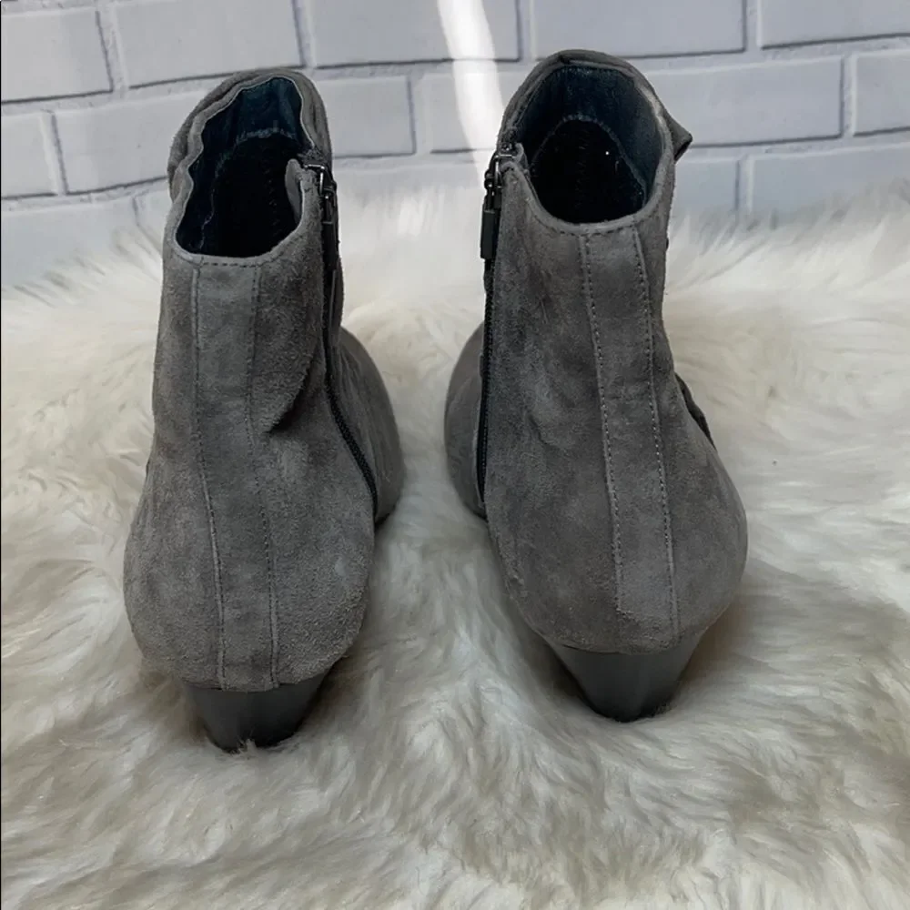 Dansko Baker Grey Suede‎ Booties Sz 40/9.5-10